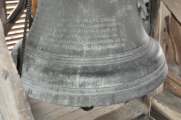 Die jeweils größte Glocke einer Kirche läutet ab sofort jeden Sonntag um 20 Uhr für den Frieden